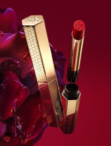 ゲランのアイコンリップ「キスキス」進化、落ちにくい濃“蜜”リップケアでシロップのようなツヤ唇へ