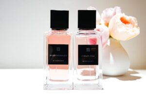 ジバンシイのプレミアム香水「ド ジバンシイ」優美なバラor情熱的なダマスクローズの香り